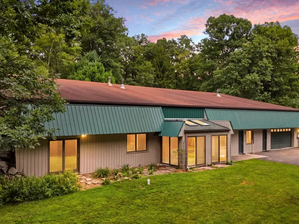2600 Owego Tpke, Hawley, PA 18428
