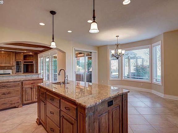 5th image of 18110 NE 85th Way