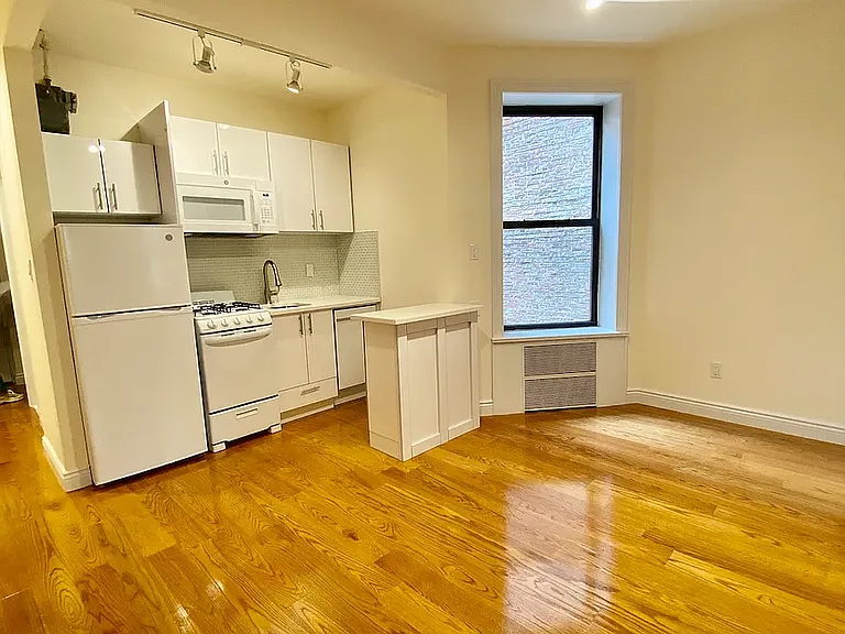 227 E 50th St #18 — Photo 1