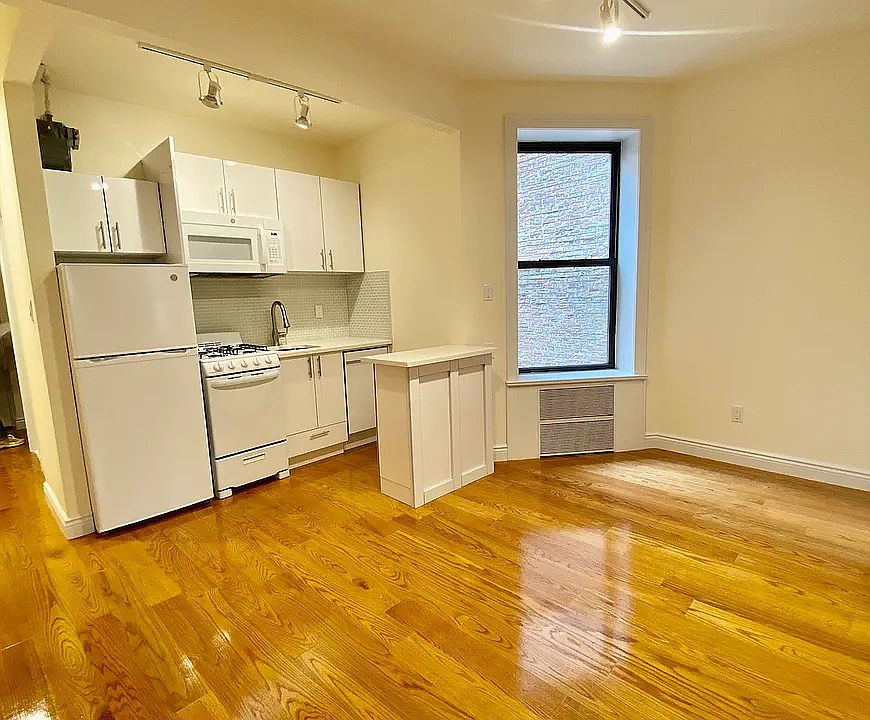 1st image of 227 E 50th St APT 18