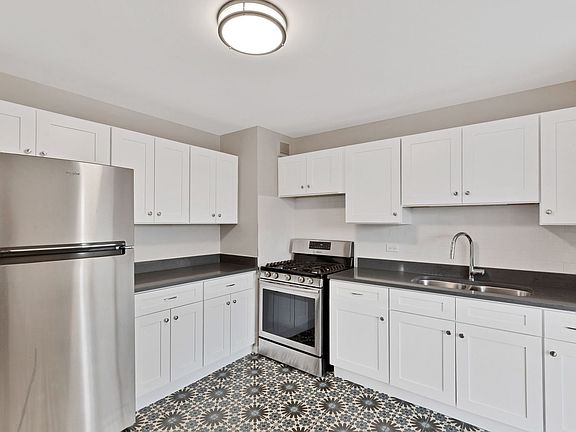 4th image of 4850 S Lake Park Ave #512