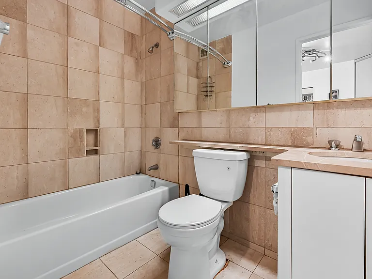 415 E 37th St #14D — Photo 8