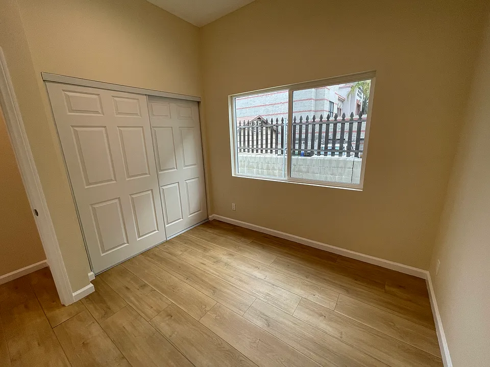 Bedroom w/ closet space
