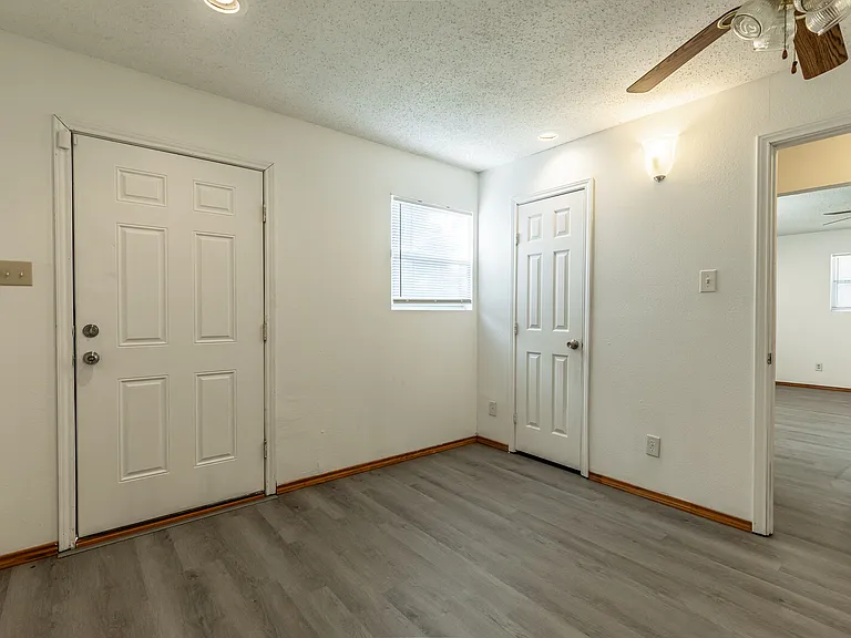 140 County Road 1604 — Photo 16