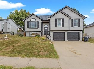 853 SW Ridgeview Dr, Grain Valley, MO 64029