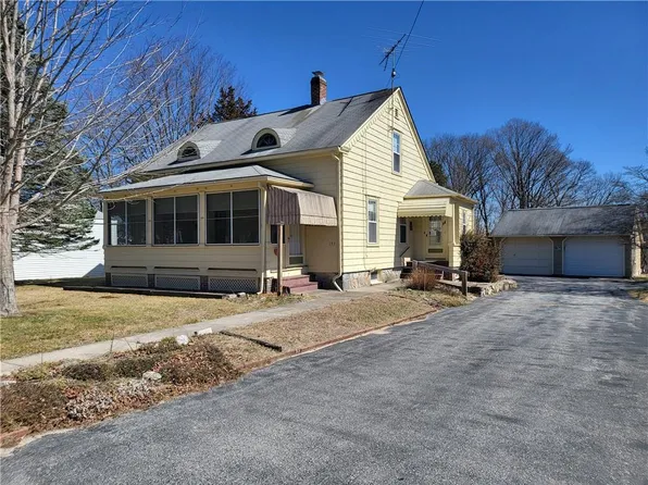 193 School St, Forestdale, RI 02824