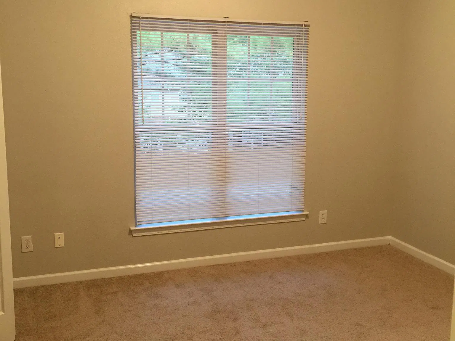 3 bed, 2.5 bath, 1968 sqft, $2,400 — Photo 3
