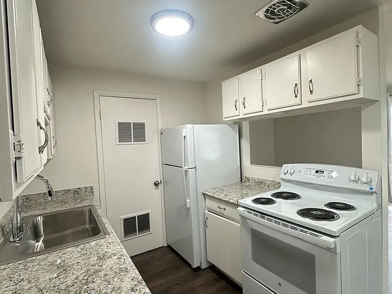 745 E Lazon Dr — Photo 37