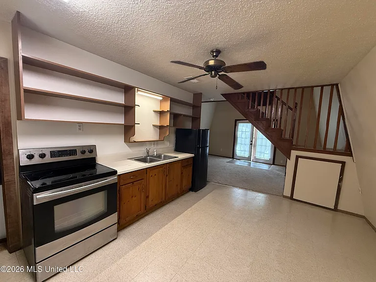 9907 Cedarcliff Dr — Photo 13