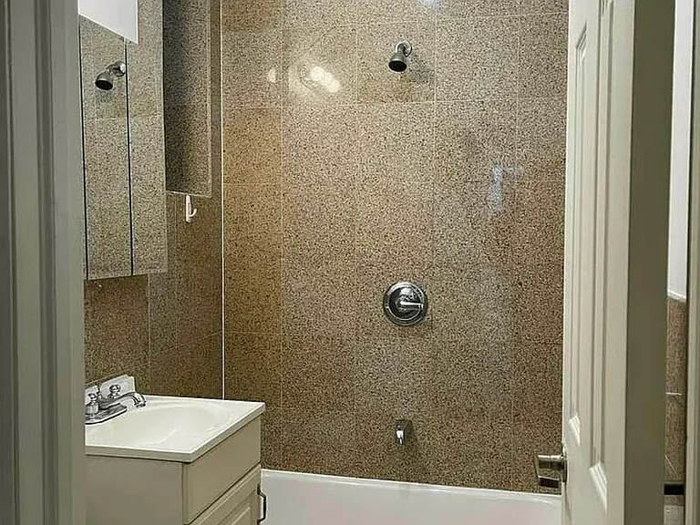 319 E 90th St #4D — Photo 4