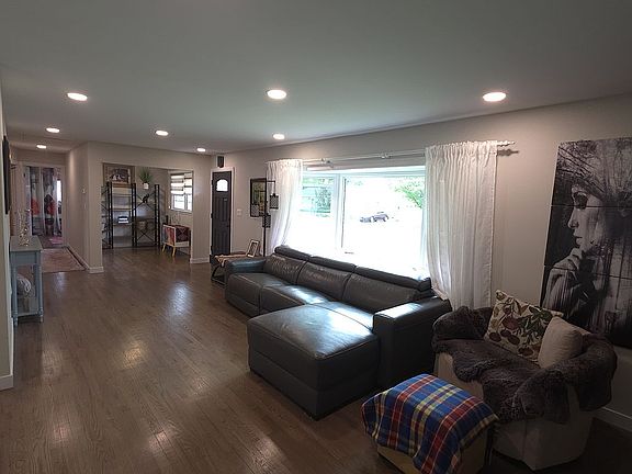 3rd image of 257 Harding Blvd