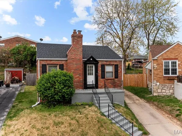 330 Atlas Dr, Saint Louis, MO 63125