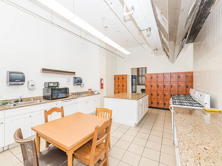 5540 S Hyde Park Blvd — Photo 19