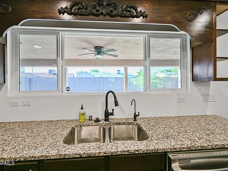 2914 E Michelle Dr — Photo 9