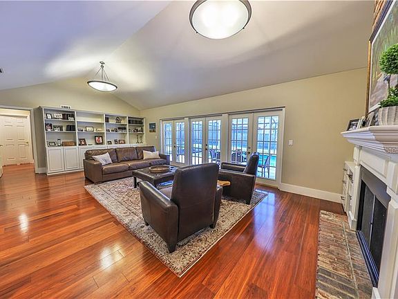 4th image of 103 Country Hill Dr