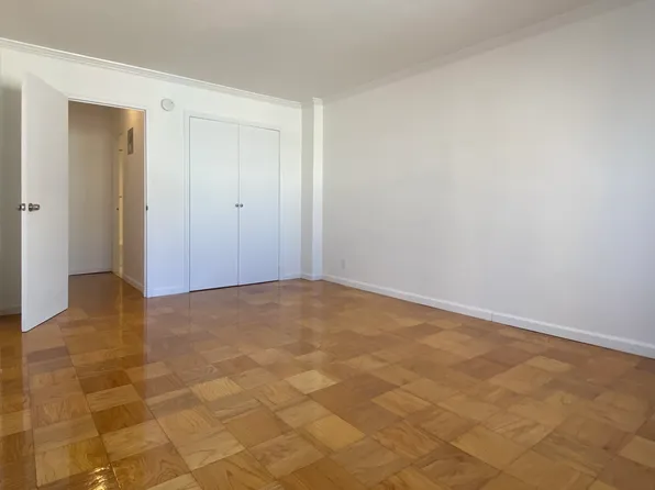 435 West 57th Street image 6 of 8