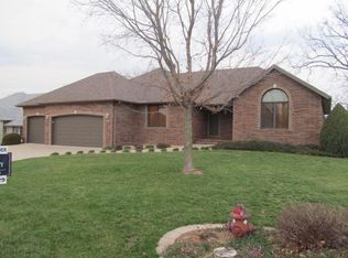 604 N Persimmon Dr, Nixa, MO 65714