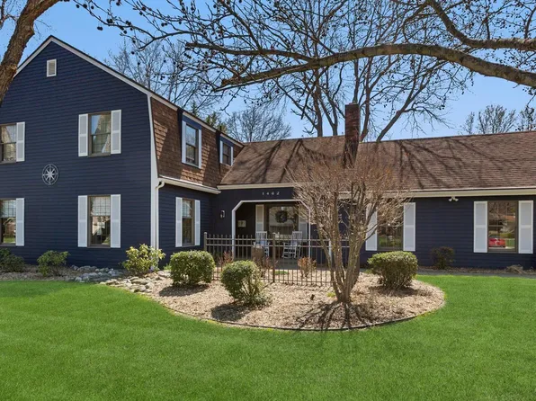 1462 Mulberry Ln, Saint Joseph, MI 49085