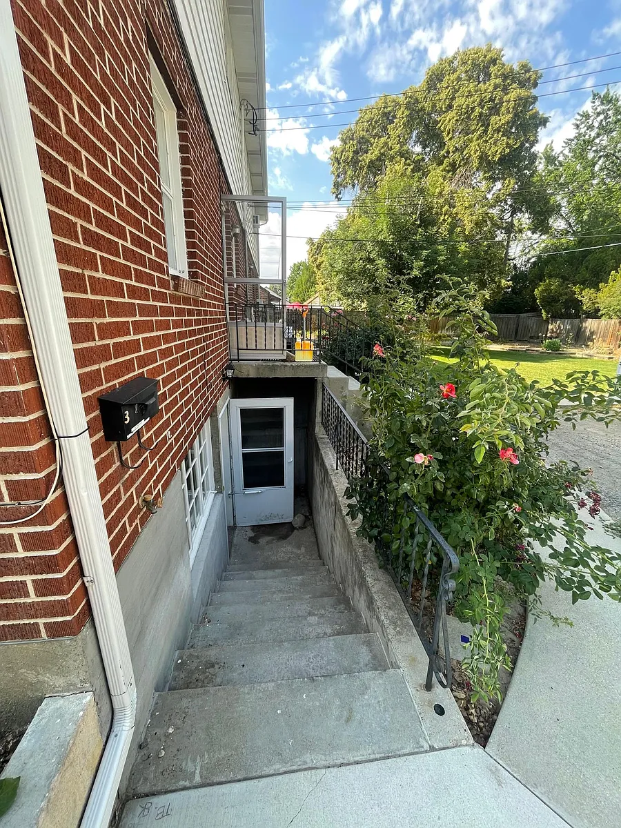 Building Photo - 1707 S Pomander Rd #3