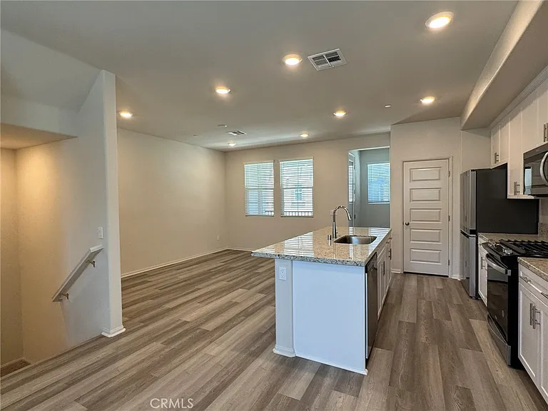 28094 Melrose Dr — Photo 8