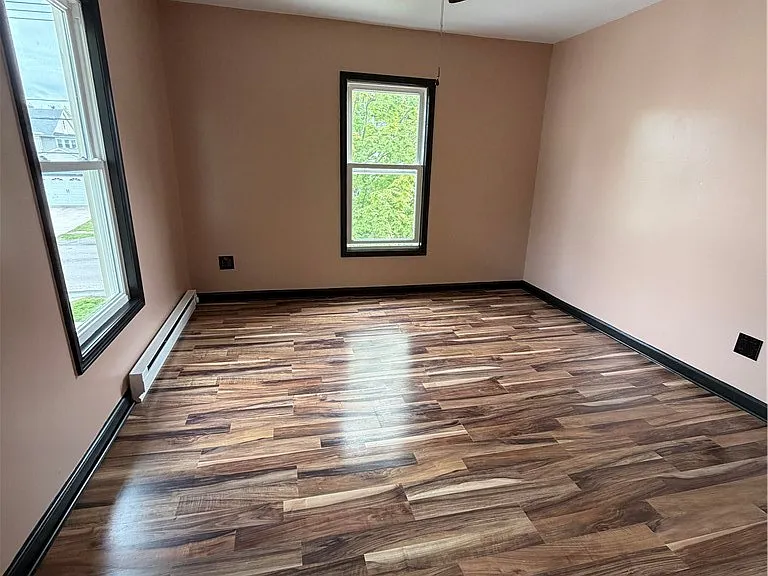 210 W Oak Orchard St — Photo 8