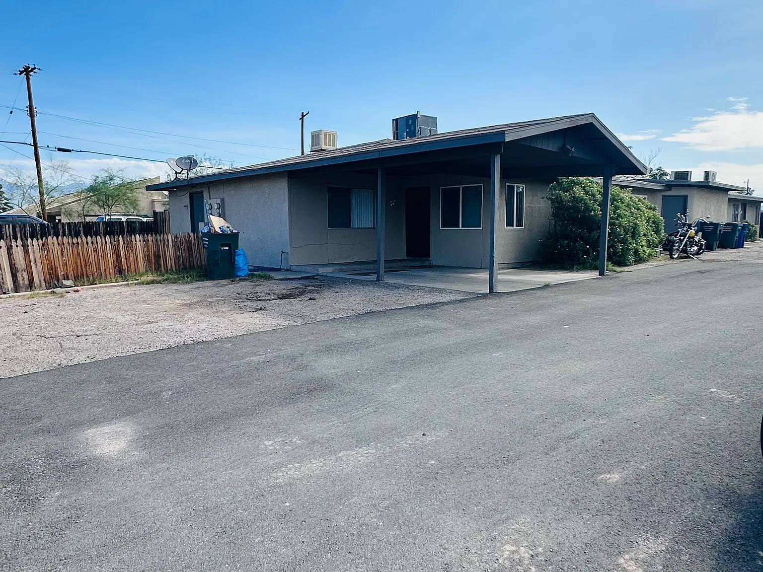 3 bed, 1052 sqft, $1,450 — Photo 1