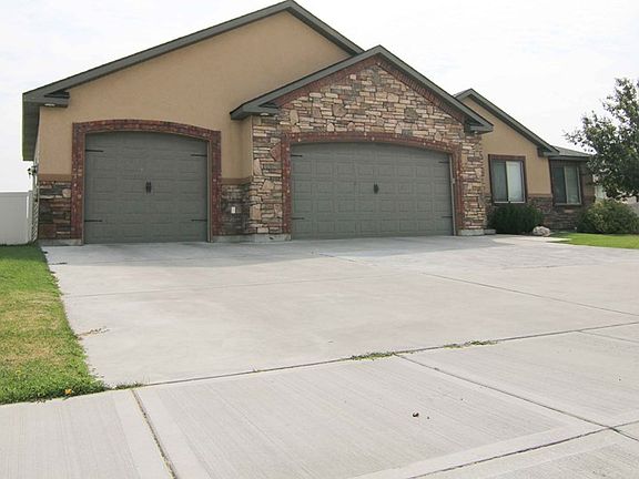 3rd image of 4001 Silverado Dr