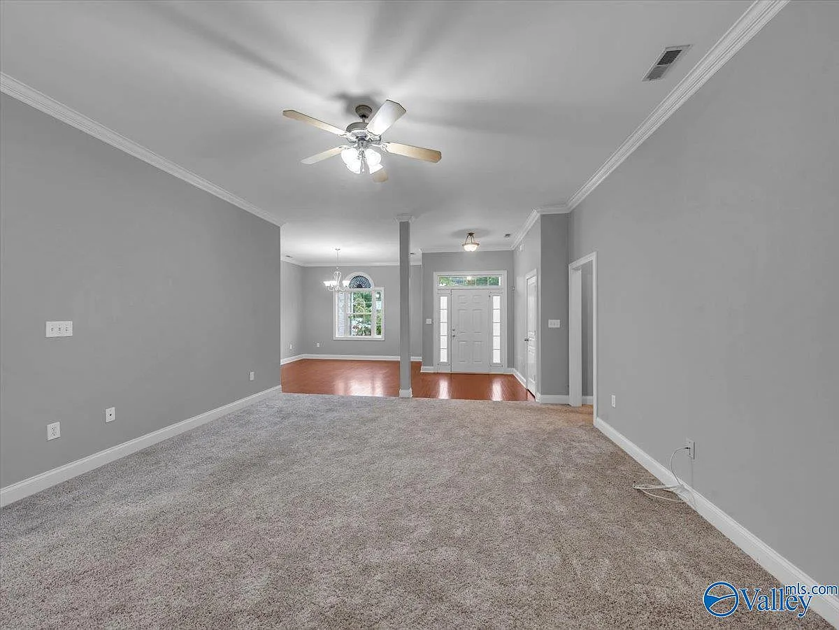 4 bed, 2.0 bath, 2496 sqft, $2,200 — Photo 4