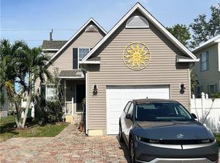 235 Leawood Cir, Naples, FL 34104