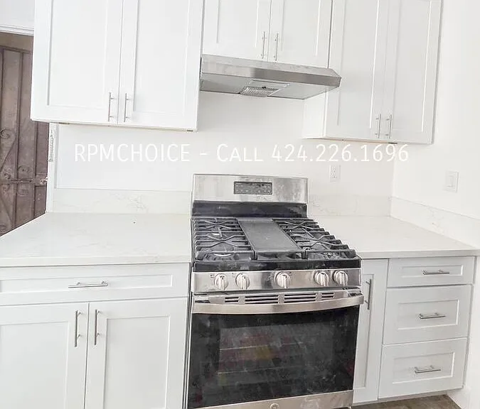 3554 W 59th Pl #2 — Photo 4