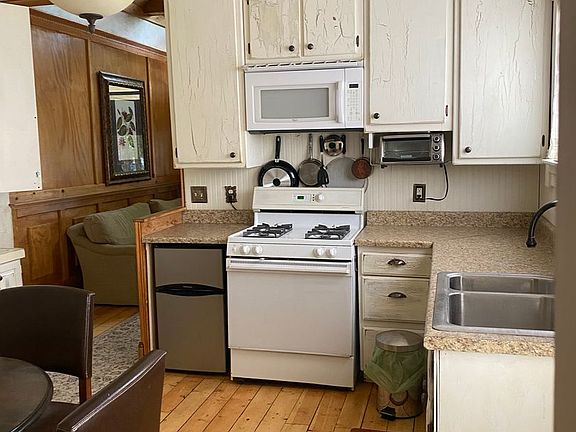 3rd image of 509 8th St
