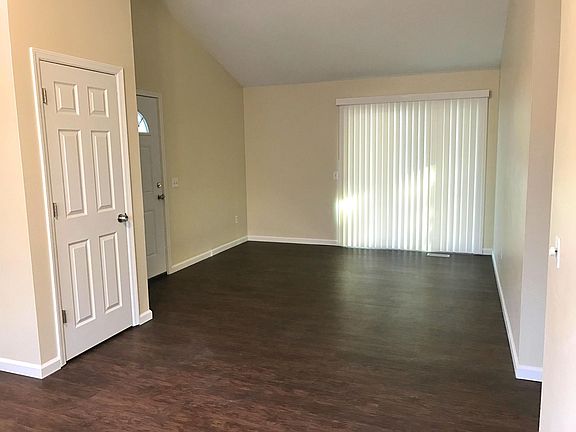 3rd image of 8 Carriage Ln