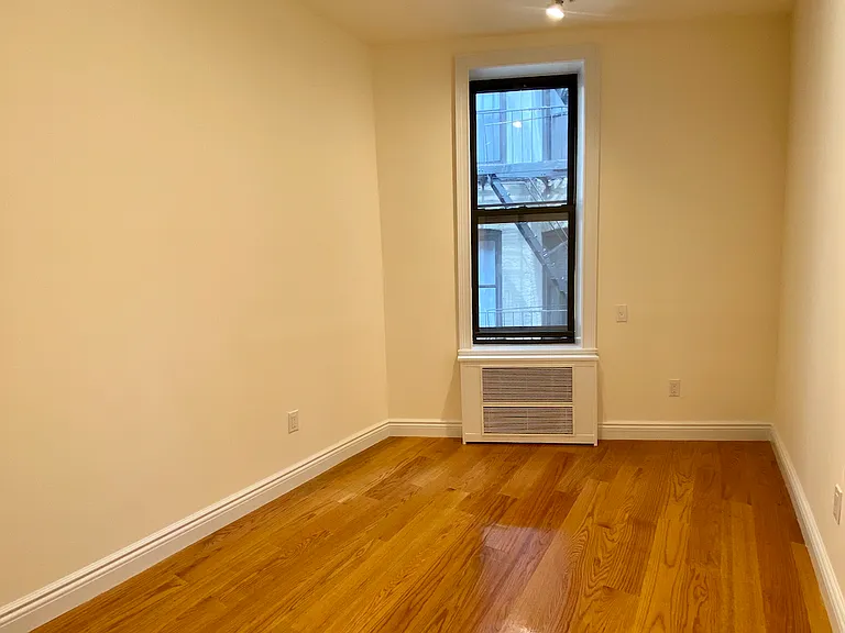 227 E 50th St #18 — Photo 4