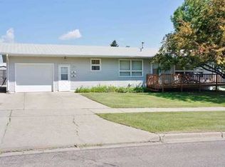 1606 6th St NW, Minot, ND 58703