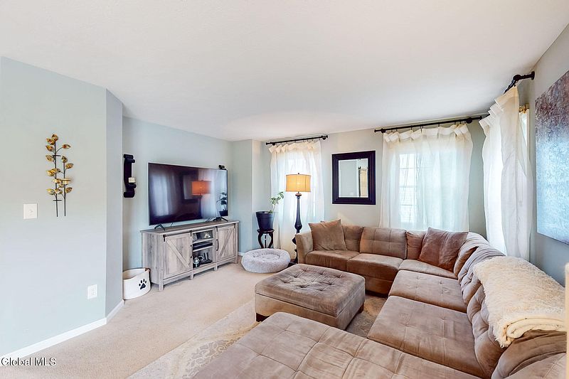 5th image of 110 N Springhurst Drive