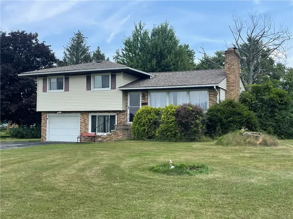 2402 Anne Dr, New Castle, PA 16105
