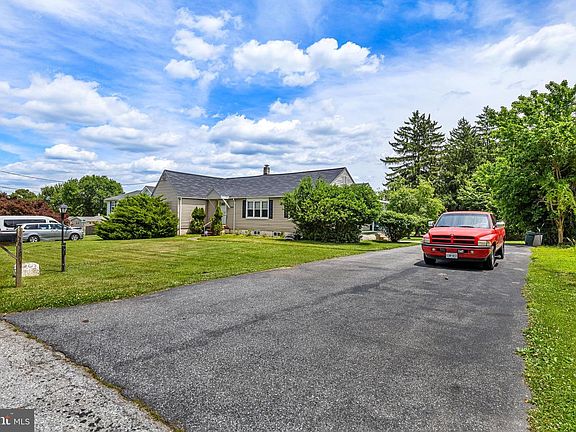 3rd image of 3619 Chapman Rd