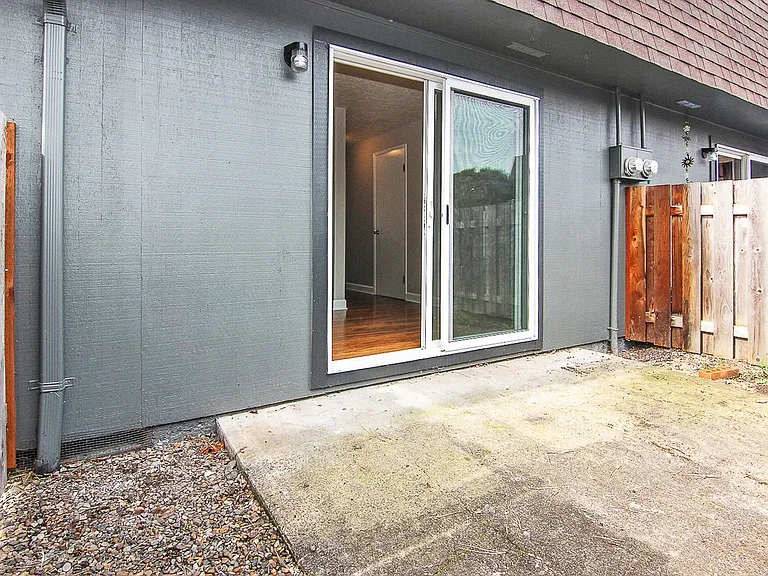 District 550 — Photo 21