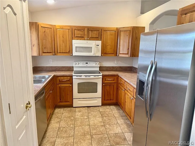 5768 N Summerfield Point — Photo 4