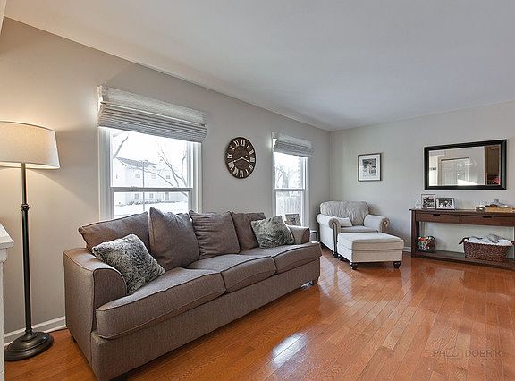4th image of 10 Augusta Dr
