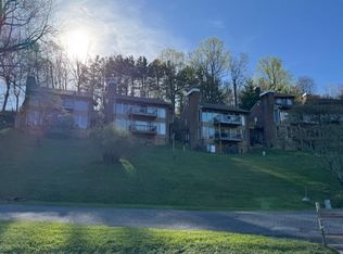 40 Doe Valley Dr, Hillsville, VA 24343