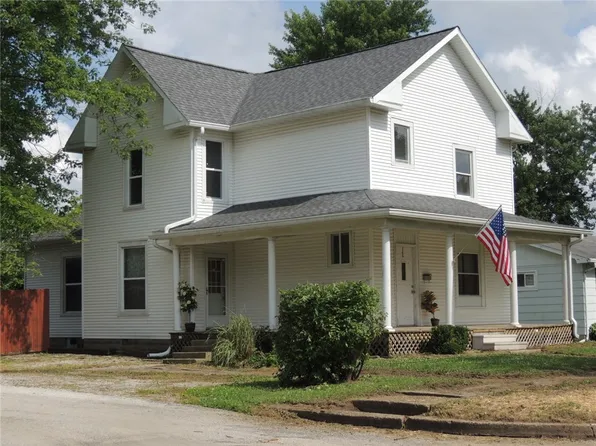 401 S 3rd St, Altamont, IL 62411