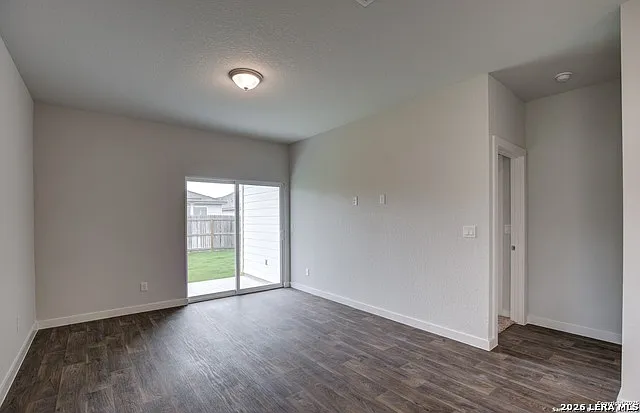 3 bed, 2.0 bath, 1334 sqft, $1,750 — Photo 3