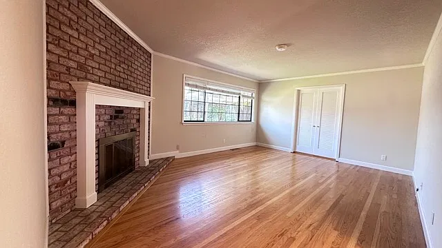 4 bed, 2169 sqft, $6,888 — Photo 2