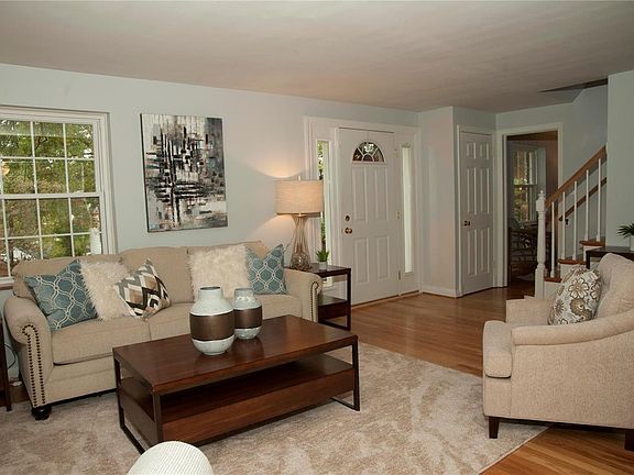 5th image of 18 Thorncliff Ln