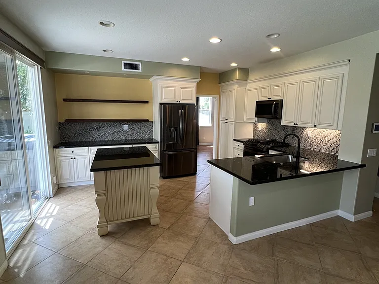 42251 Harwick Ln — Photo 12
