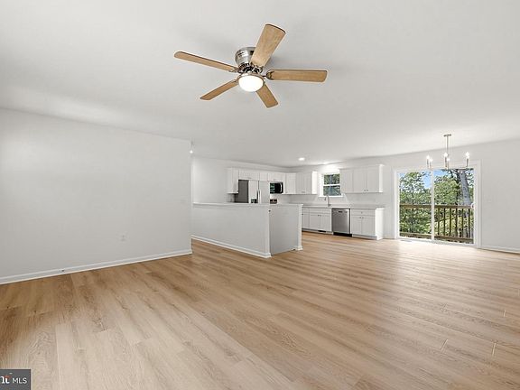 4th image of 335 Windsong Rd