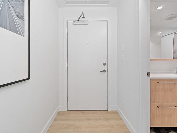 4th image of 567 Clarke Rd #907