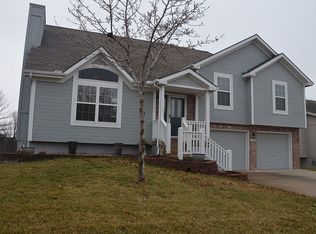 2433 NE Old Paint Rd, Lees Summit, MO 64086