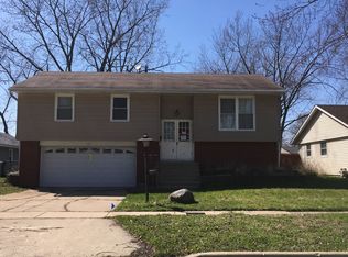 540 Ridge Cir, Streamwood, IL 60107